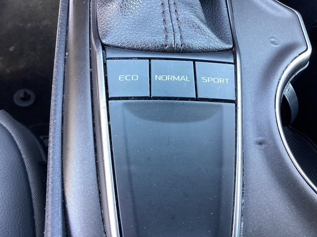 Used 2024 Toyota Camry SE FWD image 25