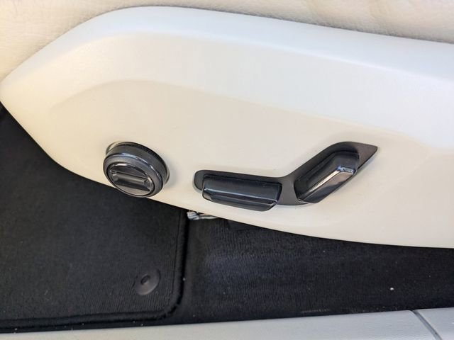 Used 2023 Volvo XC60 B5 Plus image 27