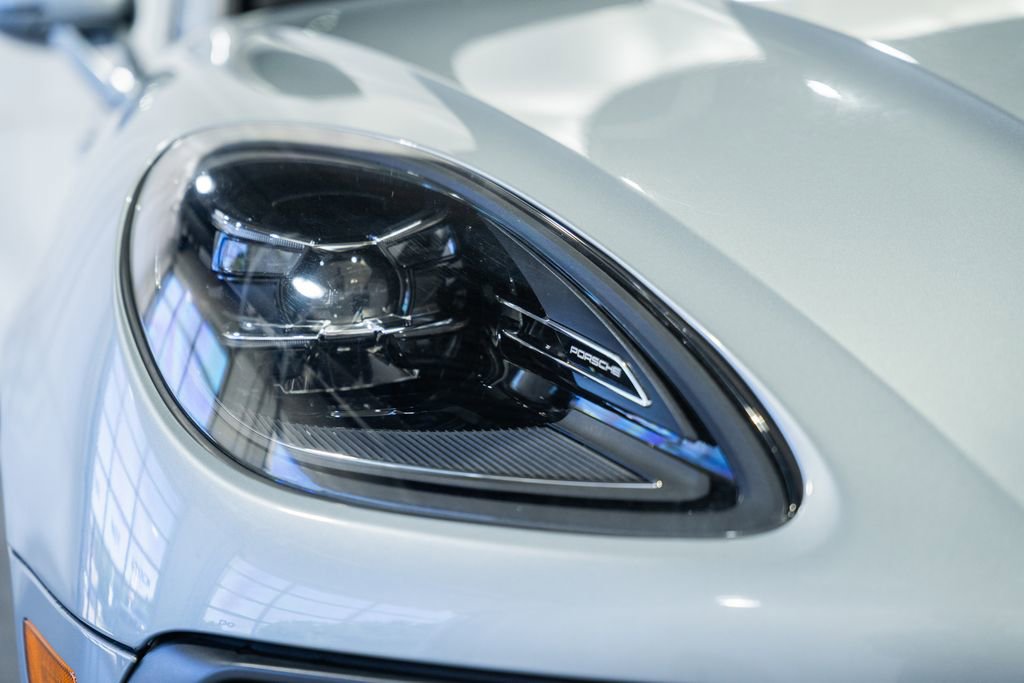 Used 2022 Porsche Macan AWD/4WD image 11