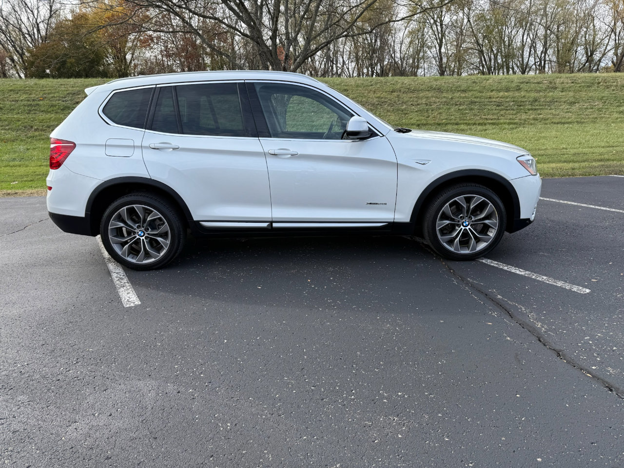 Used 2017 BMW X3 xDrive28i image 2
