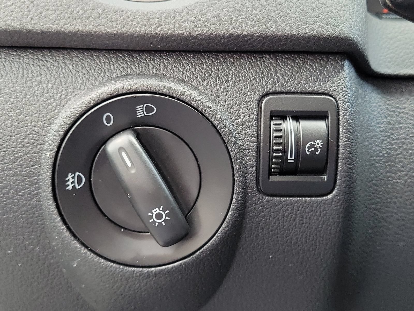 Used 2009 Volkswagen Tiguan S FWD image 14