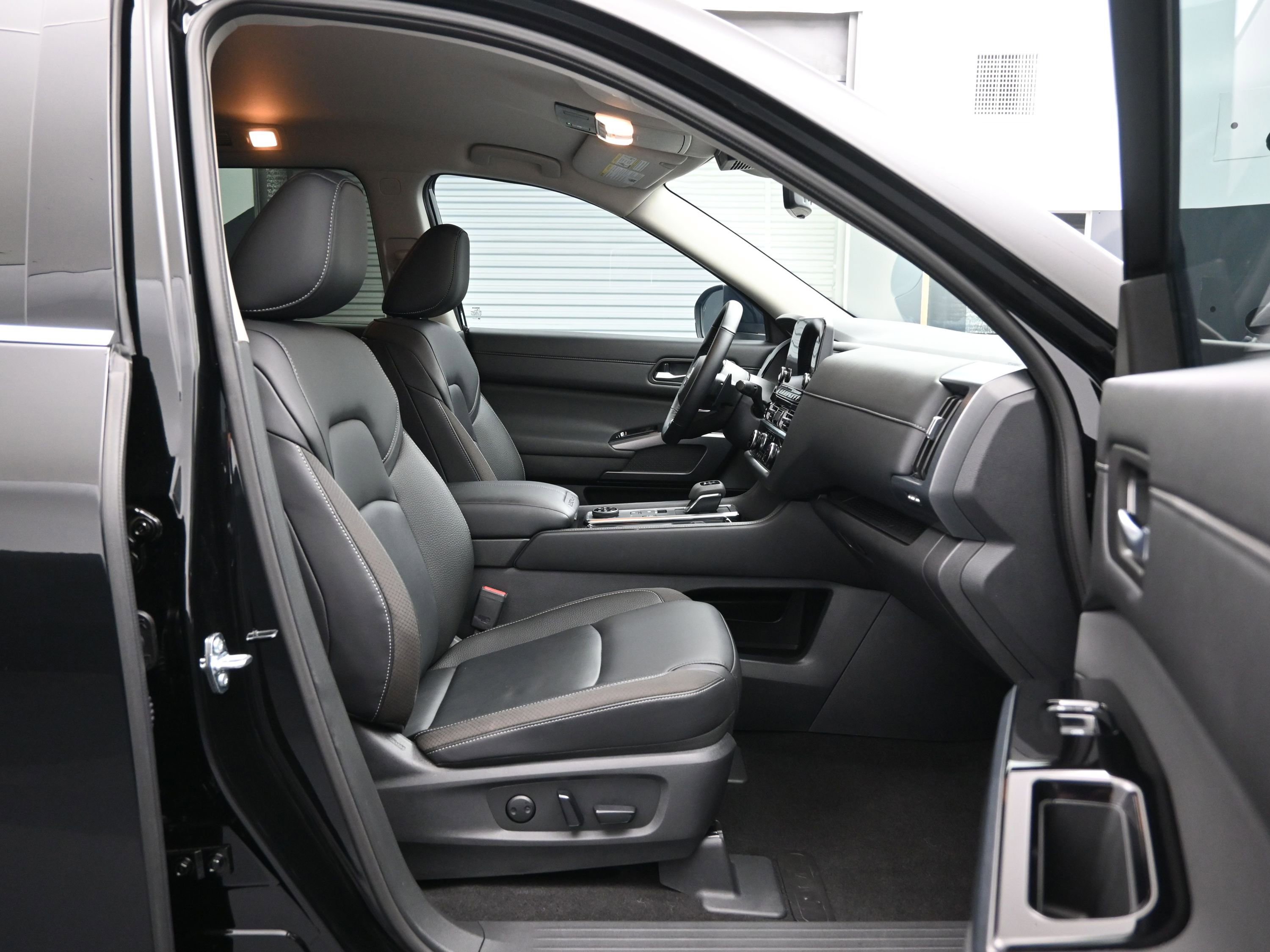 Used 2025 Nissan Pathfinder SL image 13