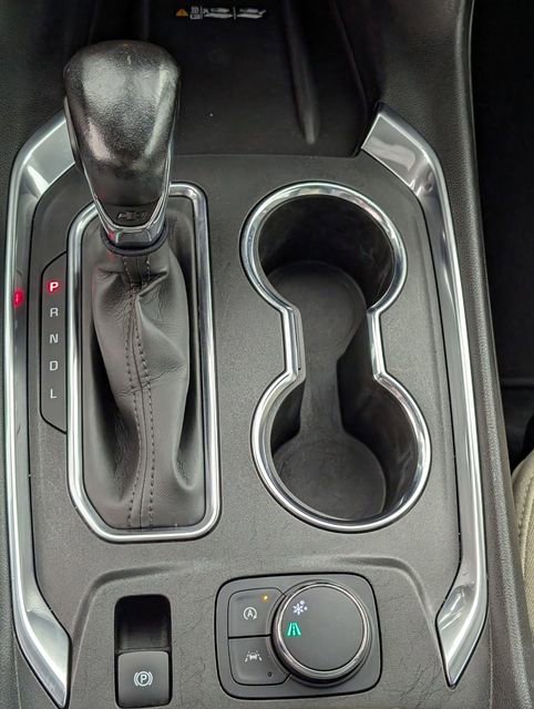 Used 2022 Chevrolet Traverse LT image 22