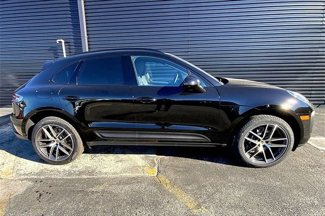 Certified 2026 Porsche Macan AWD/4WD image 11