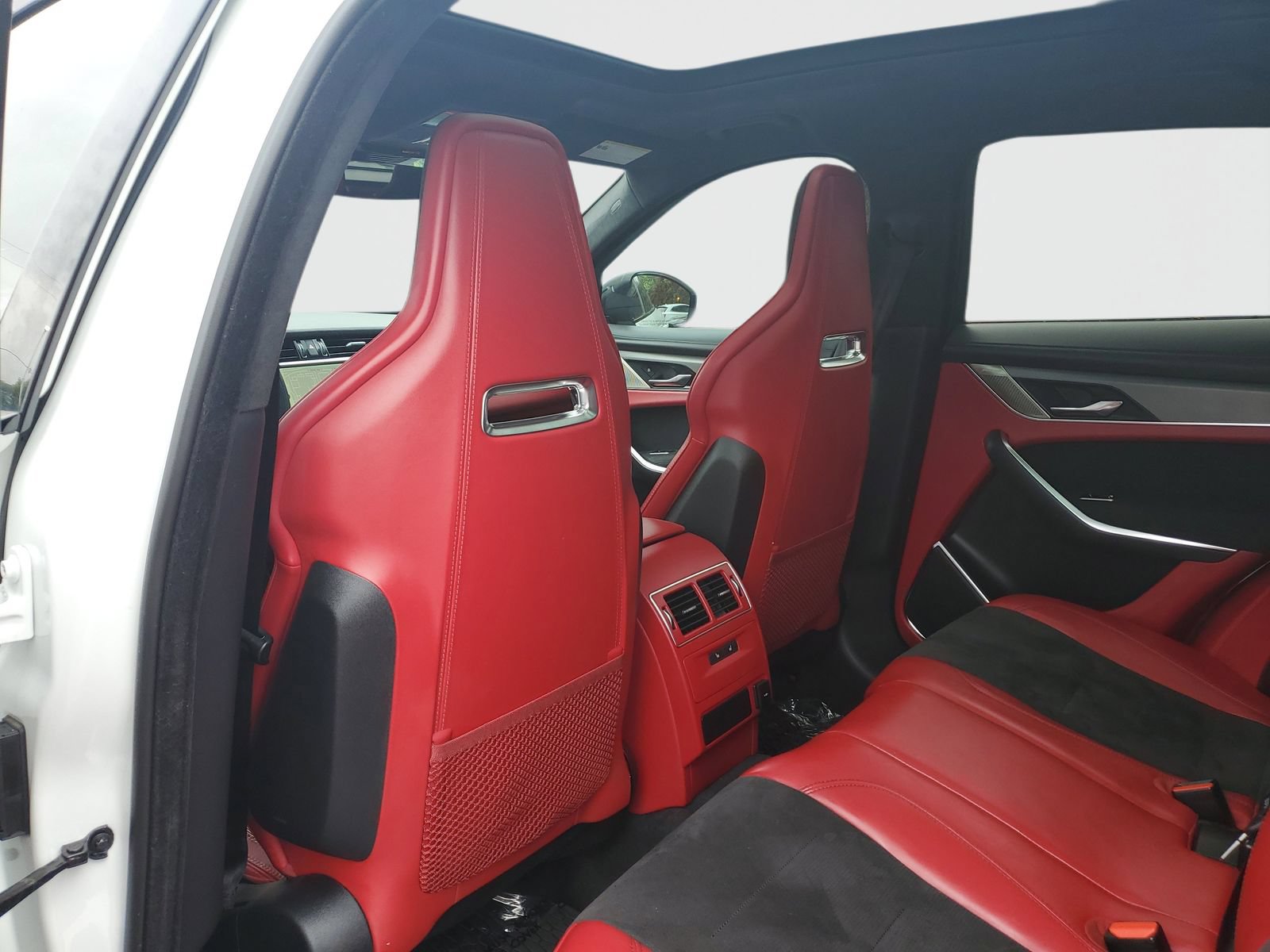 Used 2023 Jaguar F-PACE SVR AWD/4WD image 15
