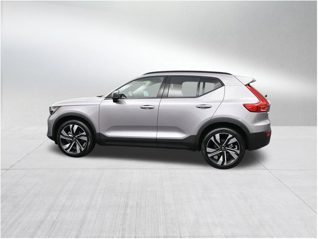 New 2026 Volvo XC40 B5 Plus AWD/4WD image 2