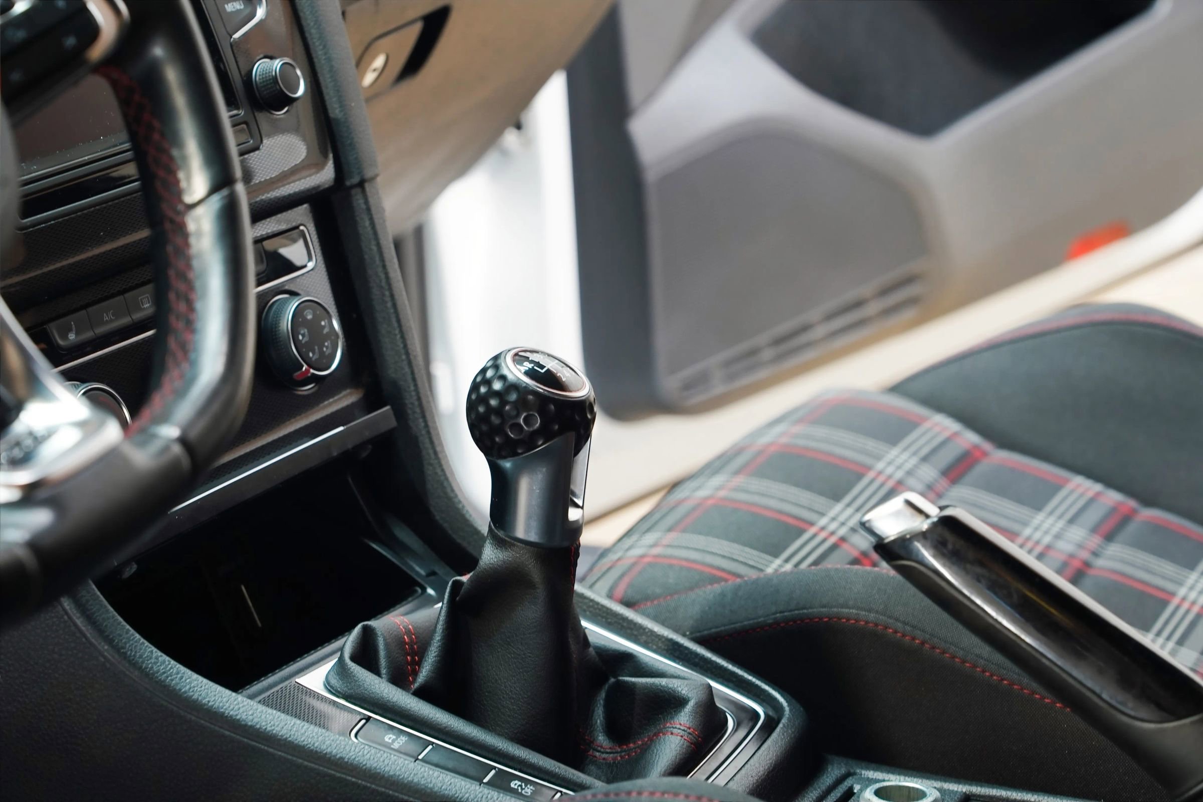 Used 2015 Volkswagen GTI S FWD image 41
