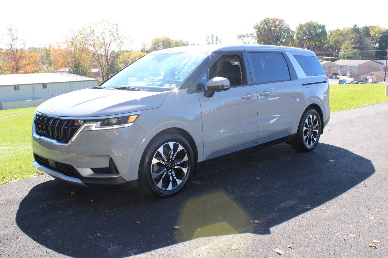 Used 2022 Kia Carnival EX FWD image 3