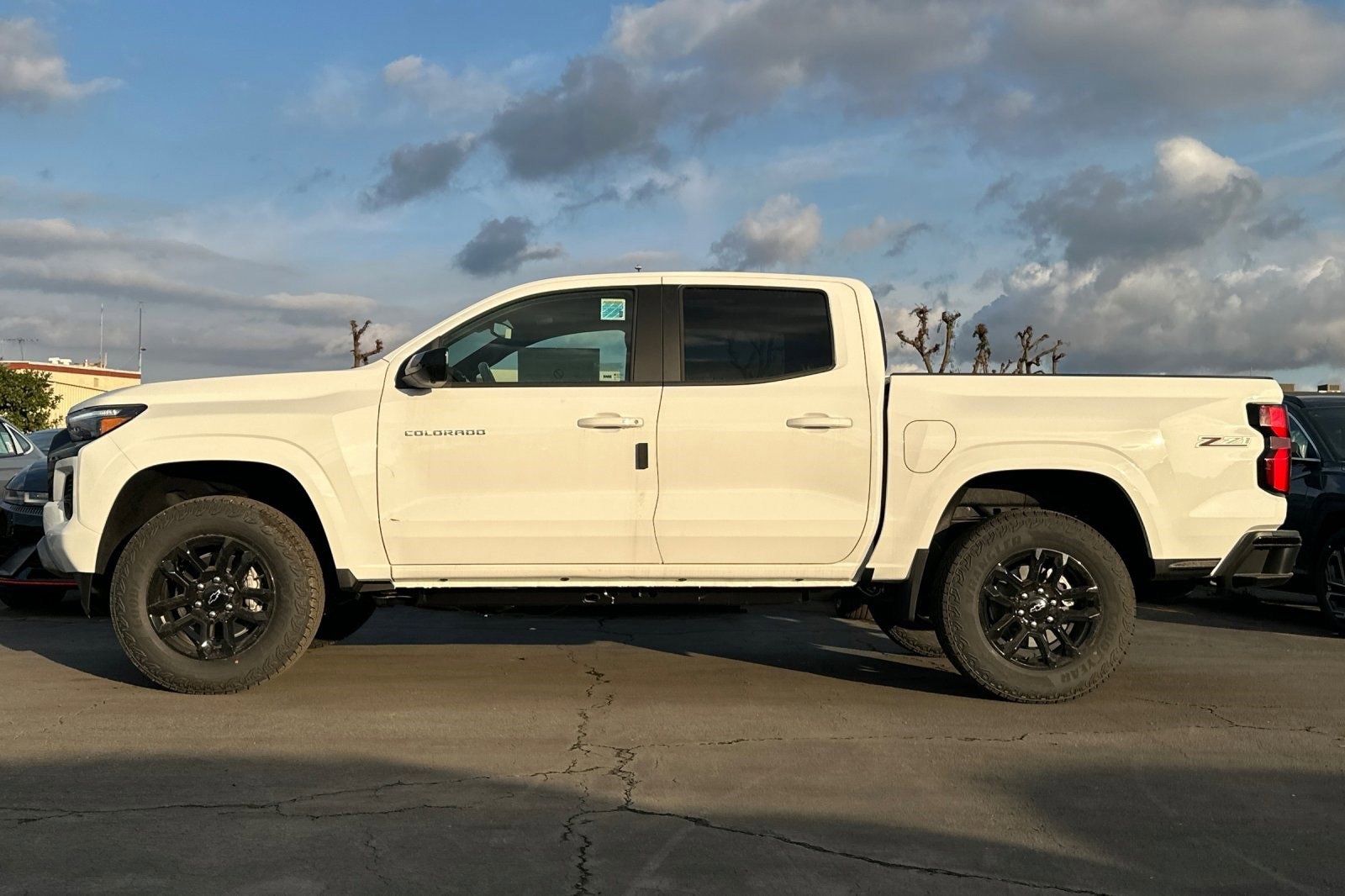 New 2025 Chevrolet Colorado Z71 w/ Midnight Edition image 9