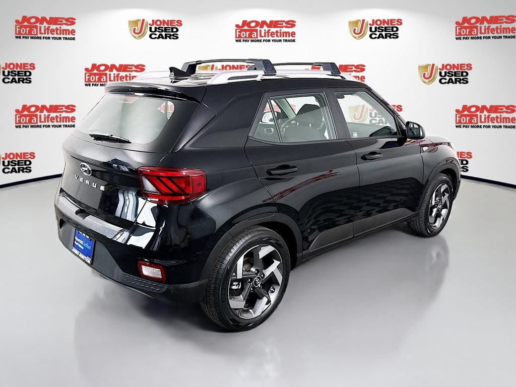 Certified 2021 Hyundai Venue SEL FWD image 15