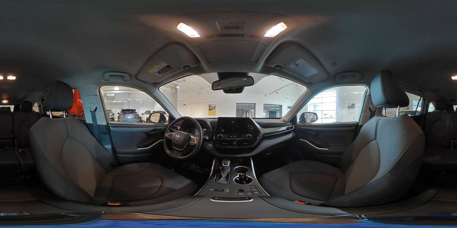 Used 2025 Toyota Highlander LE FWD image 44