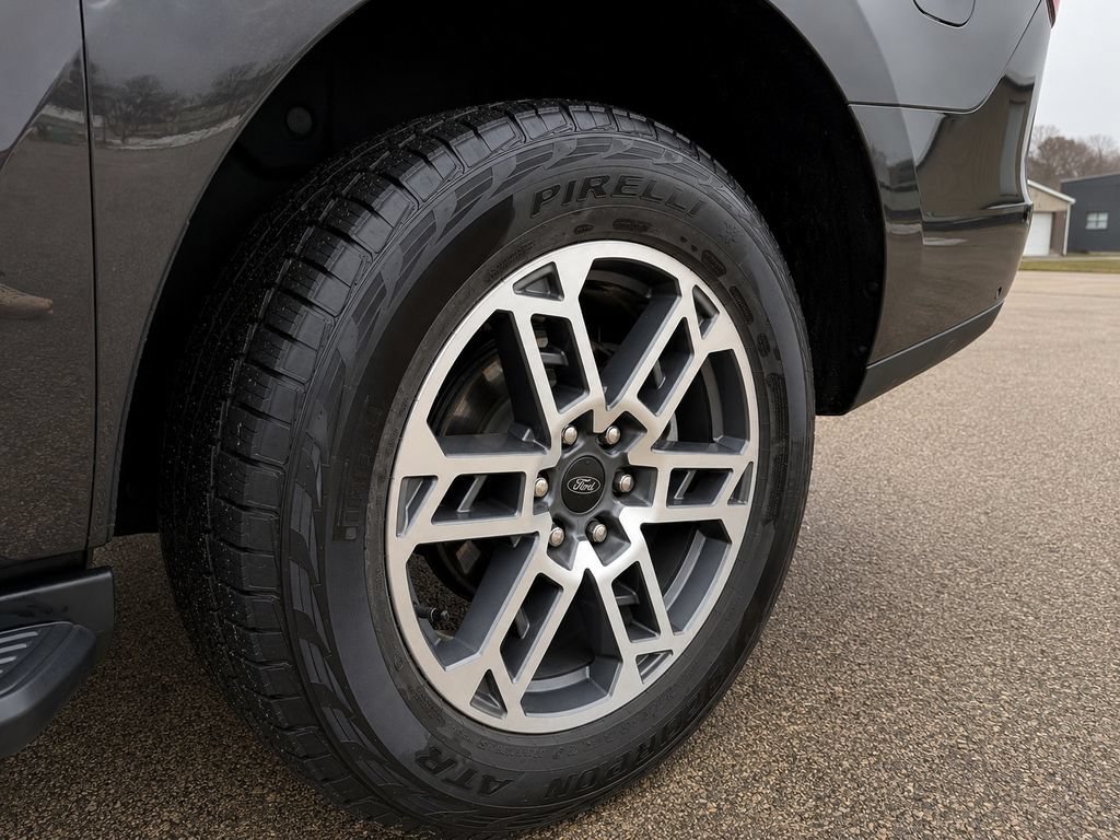 Used 2025 Ford Expedition Active AWD/4WD image 14