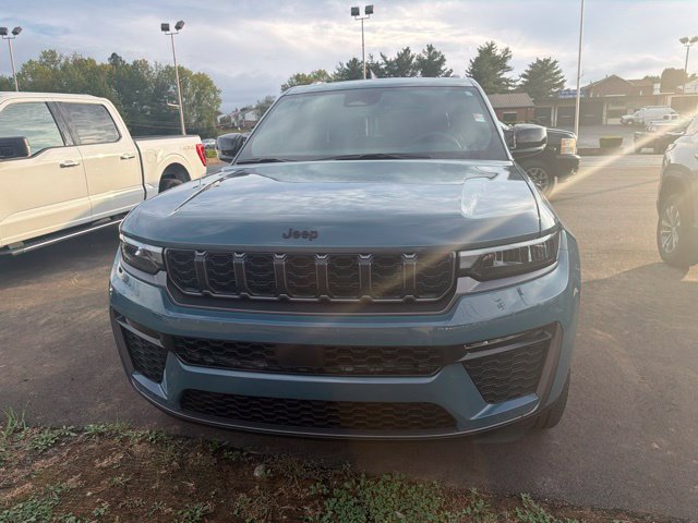 Used 2026 Jeep Grand Cherokee Limited w/ Limited Altitude Package AWD/4WD image 2