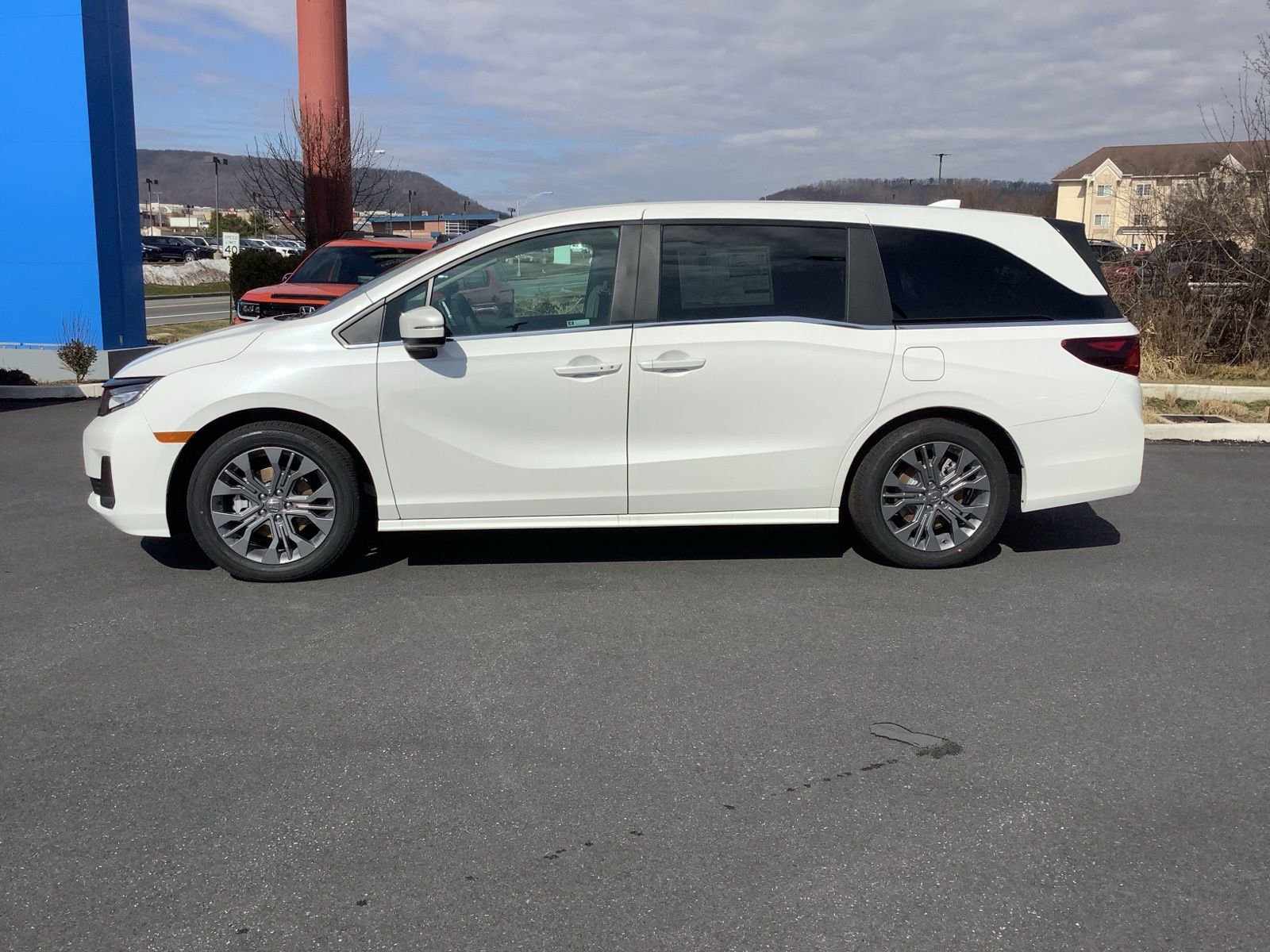 New 2026 Honda Odyssey Touring image 3