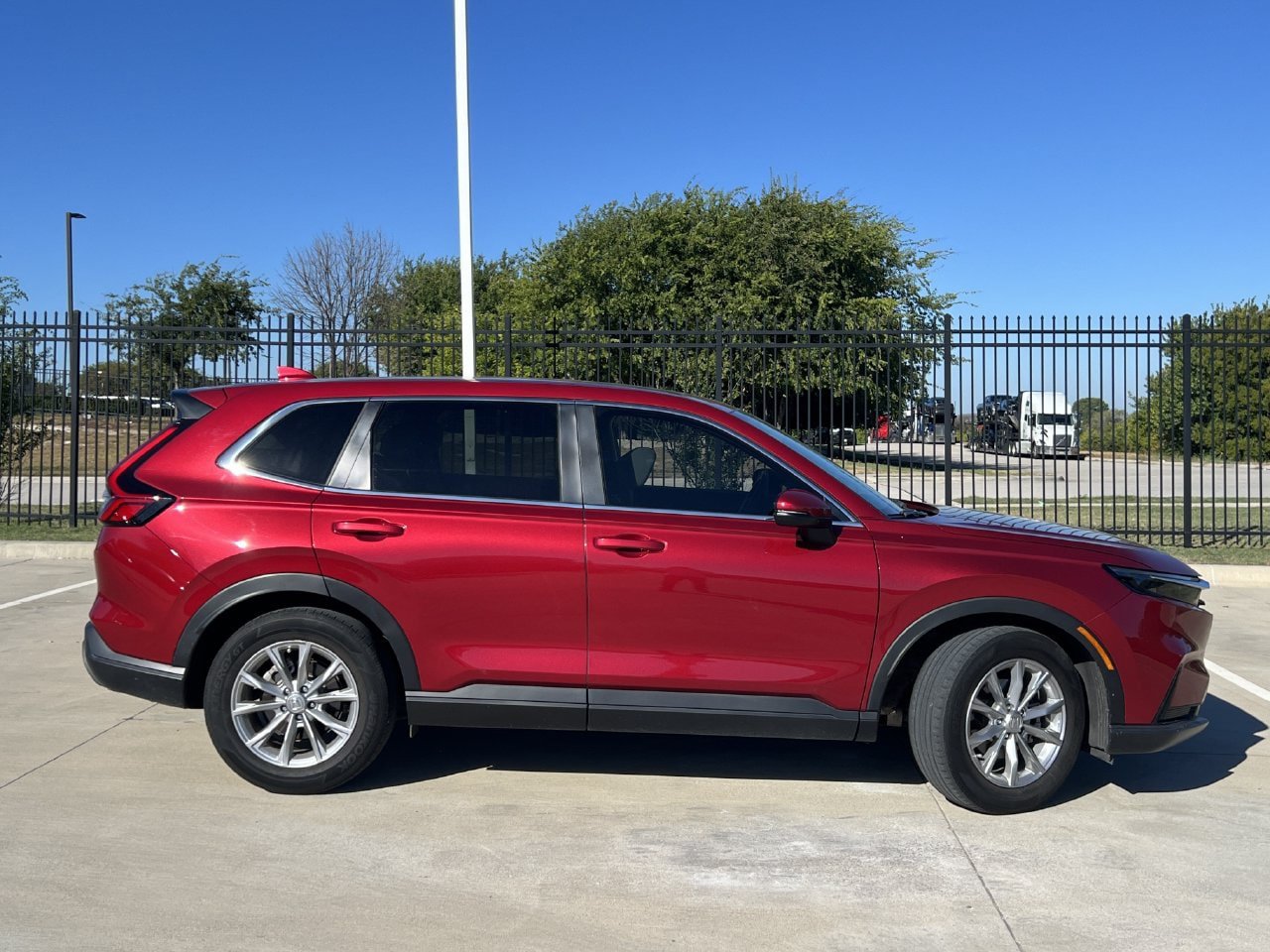 Used 2023 Honda CR-V EX image 3