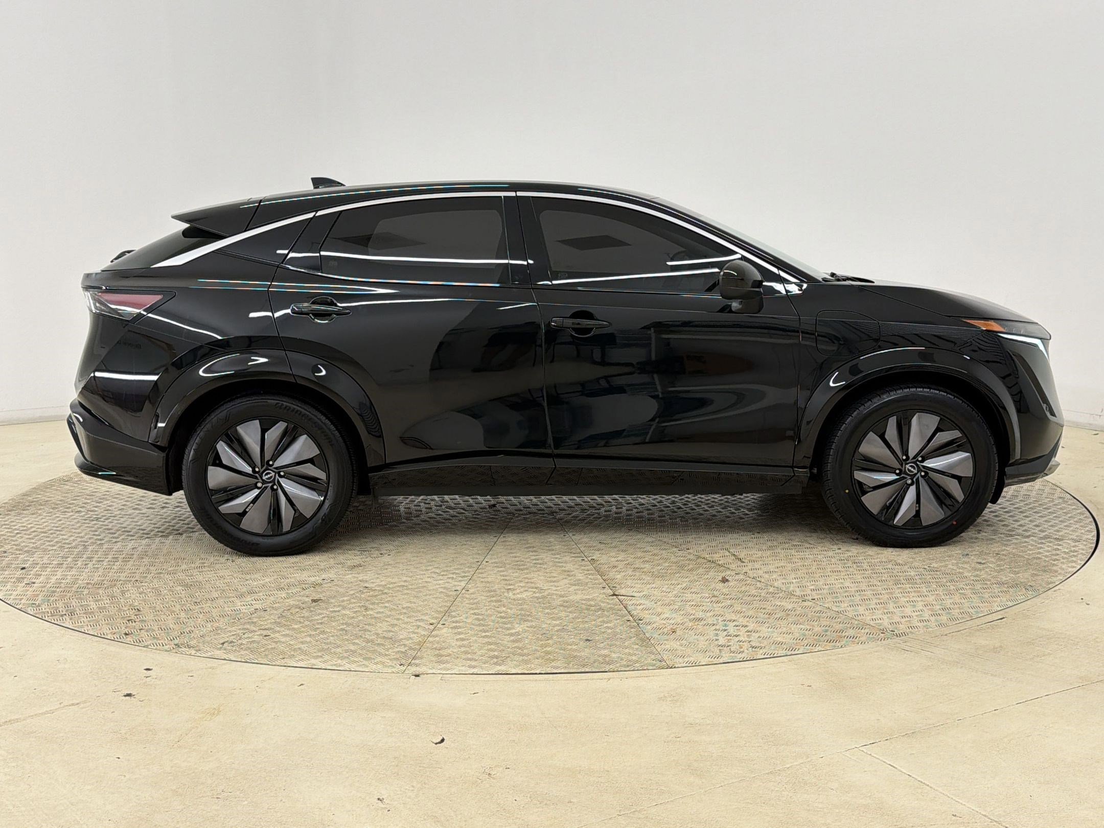 Used 2023 Nissan Ariya FWD image 8