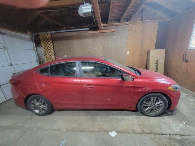 Used 2017 Hyundai Elantra SE image 2
