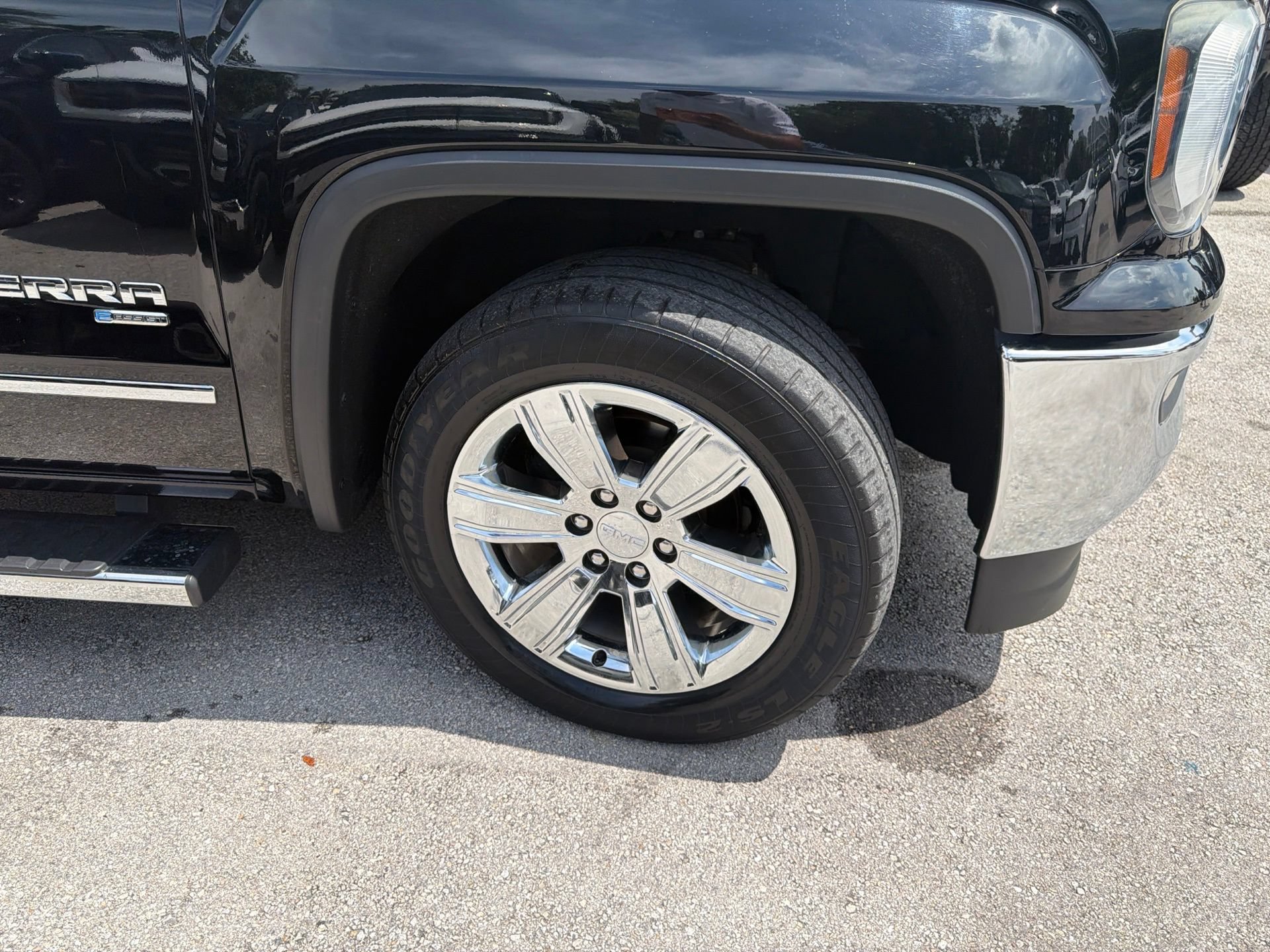 Used 2018 GMC Sierra 1500 SLT w/ Enhanced Driver Alert Package RWD image 9