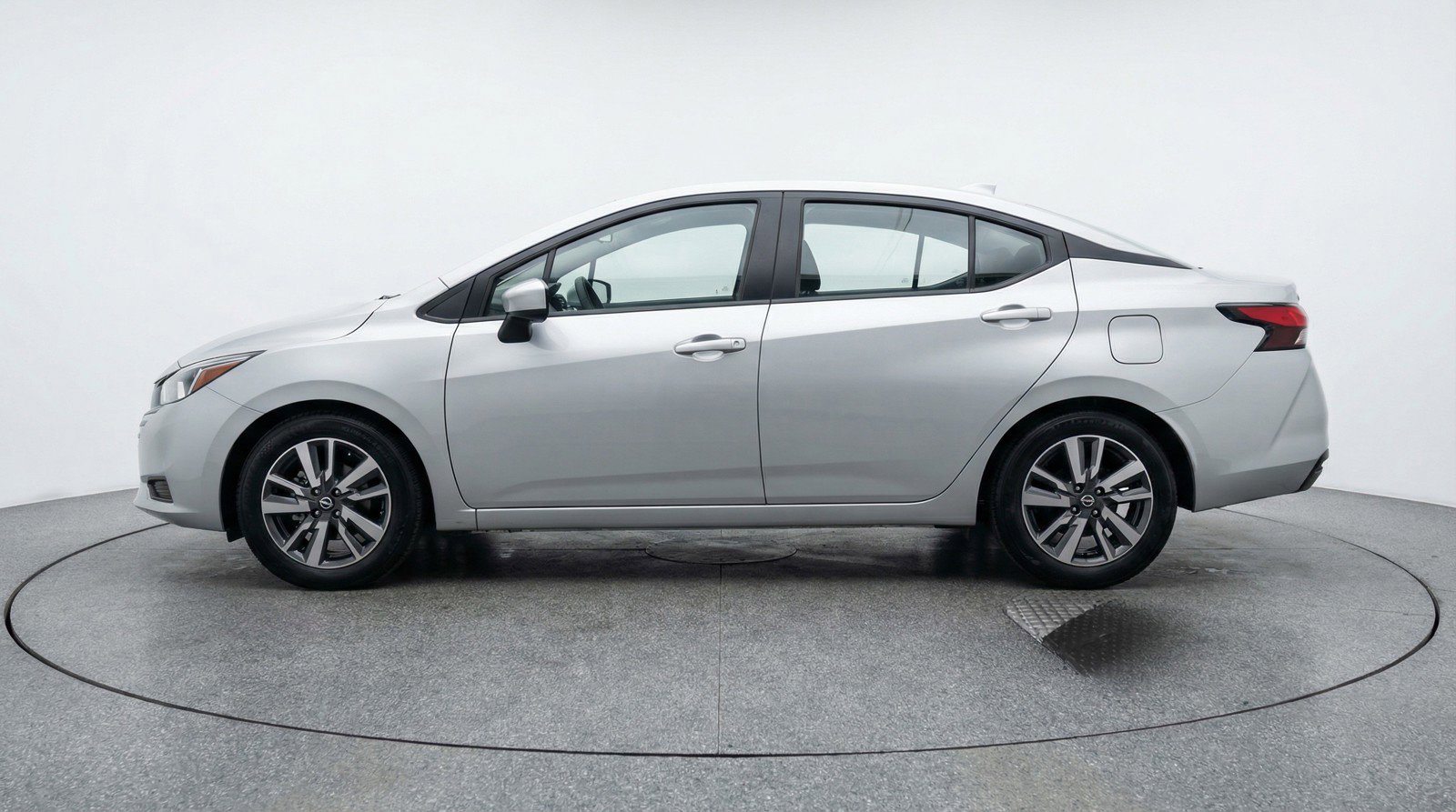 Used 2025 Nissan Versa SV FWD image 5
