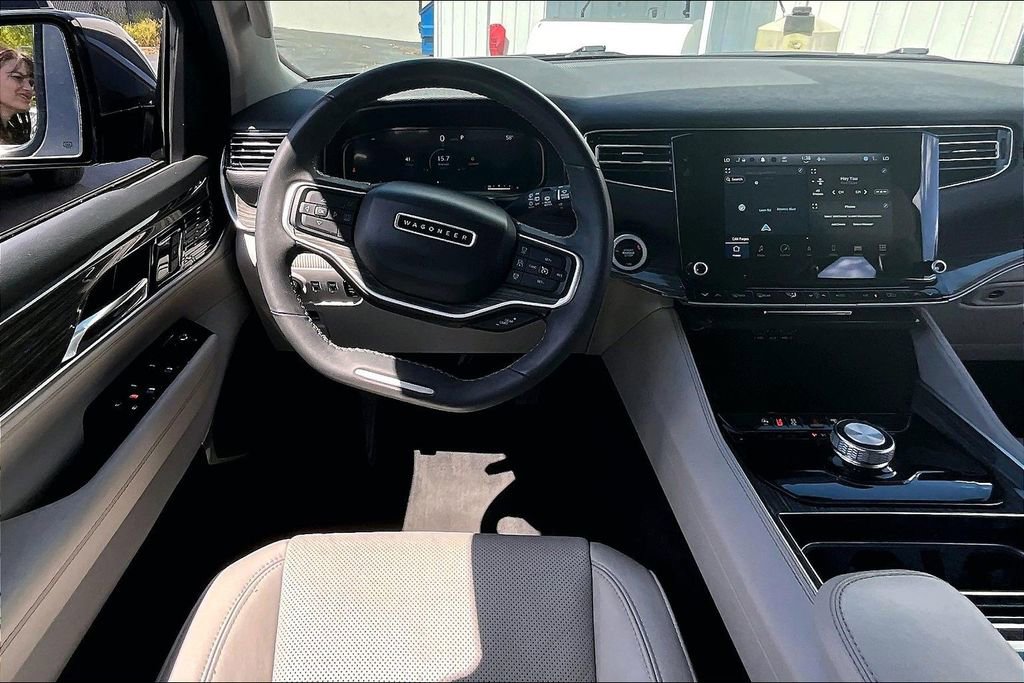 Used 2022 Jeep Wagoneer Series III w/ Flexible Seating Group RWD image 8
