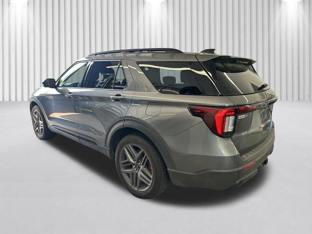 Used 2026 Ford Explorer ST-Line w/ ST-Line Street Pack AWD/4WD image 5