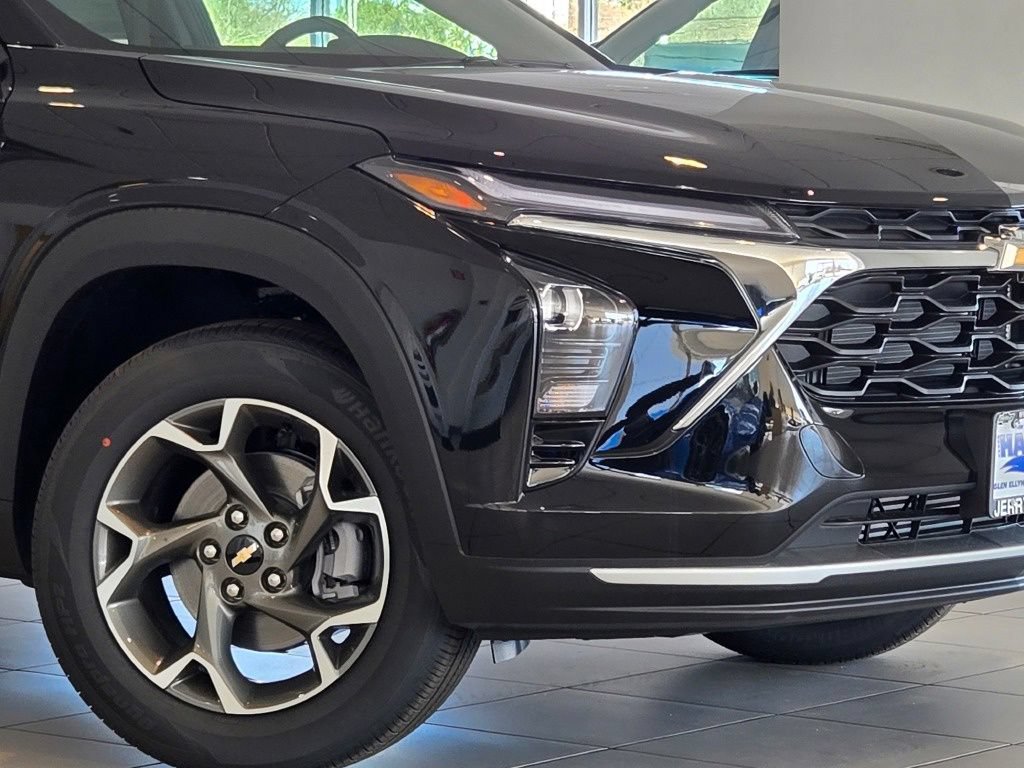 New 2026 Chevrolet Trax LT w/ Driver Confidence Package FWD image 2
