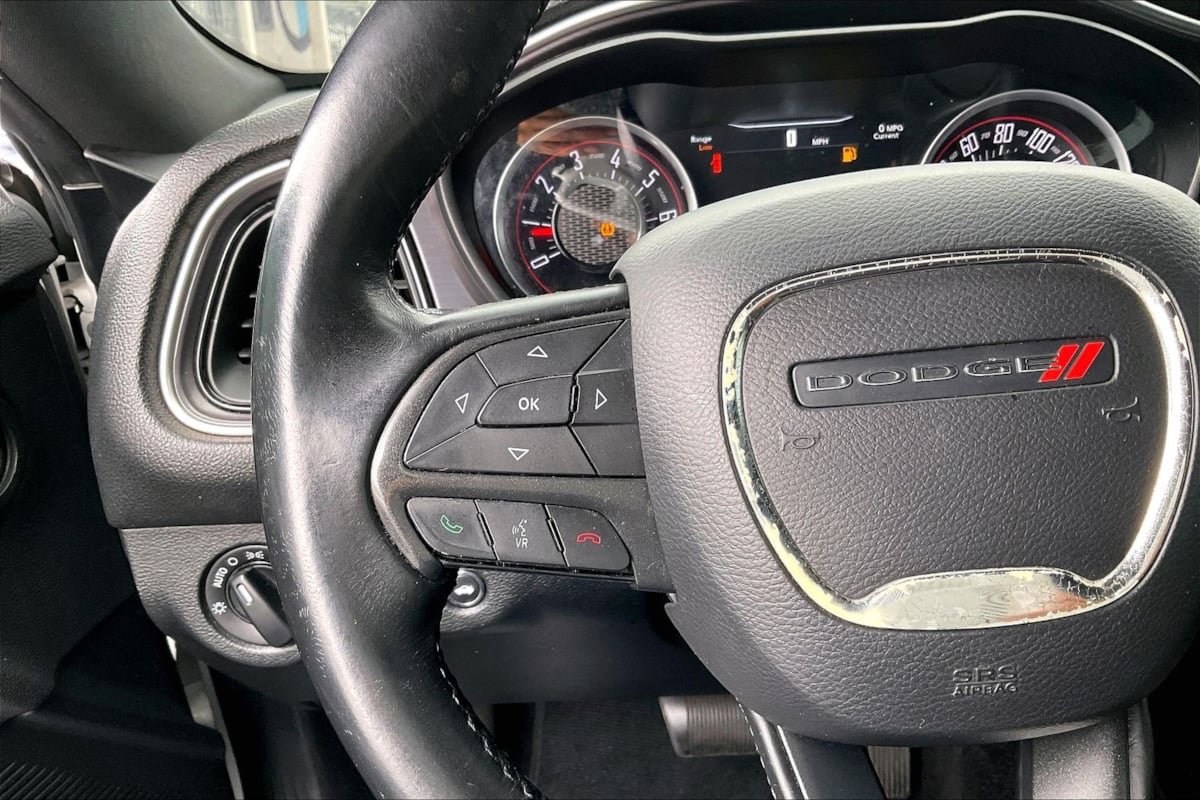 Used 2016 Dodge Challenger SXT RWD image 18