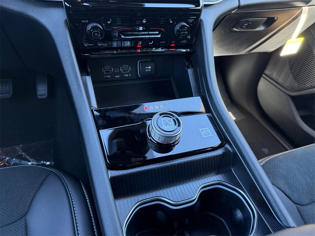 New 2025 Jeep Grand Cherokee Altitude image 14