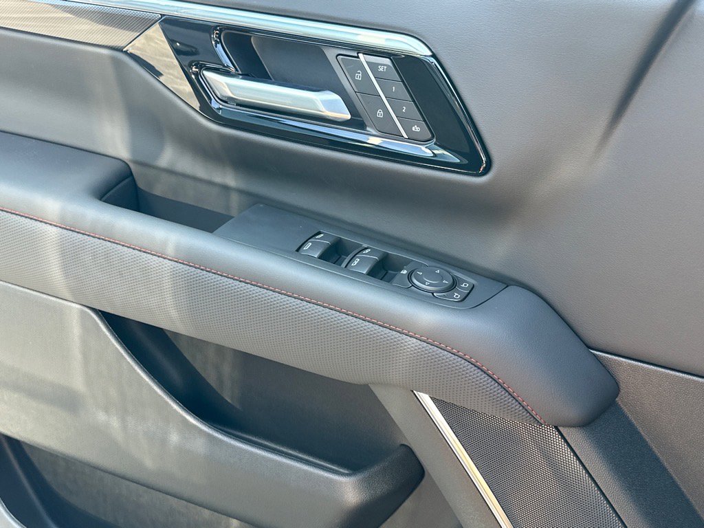 New 2026 Chevrolet Suburban RST image 9