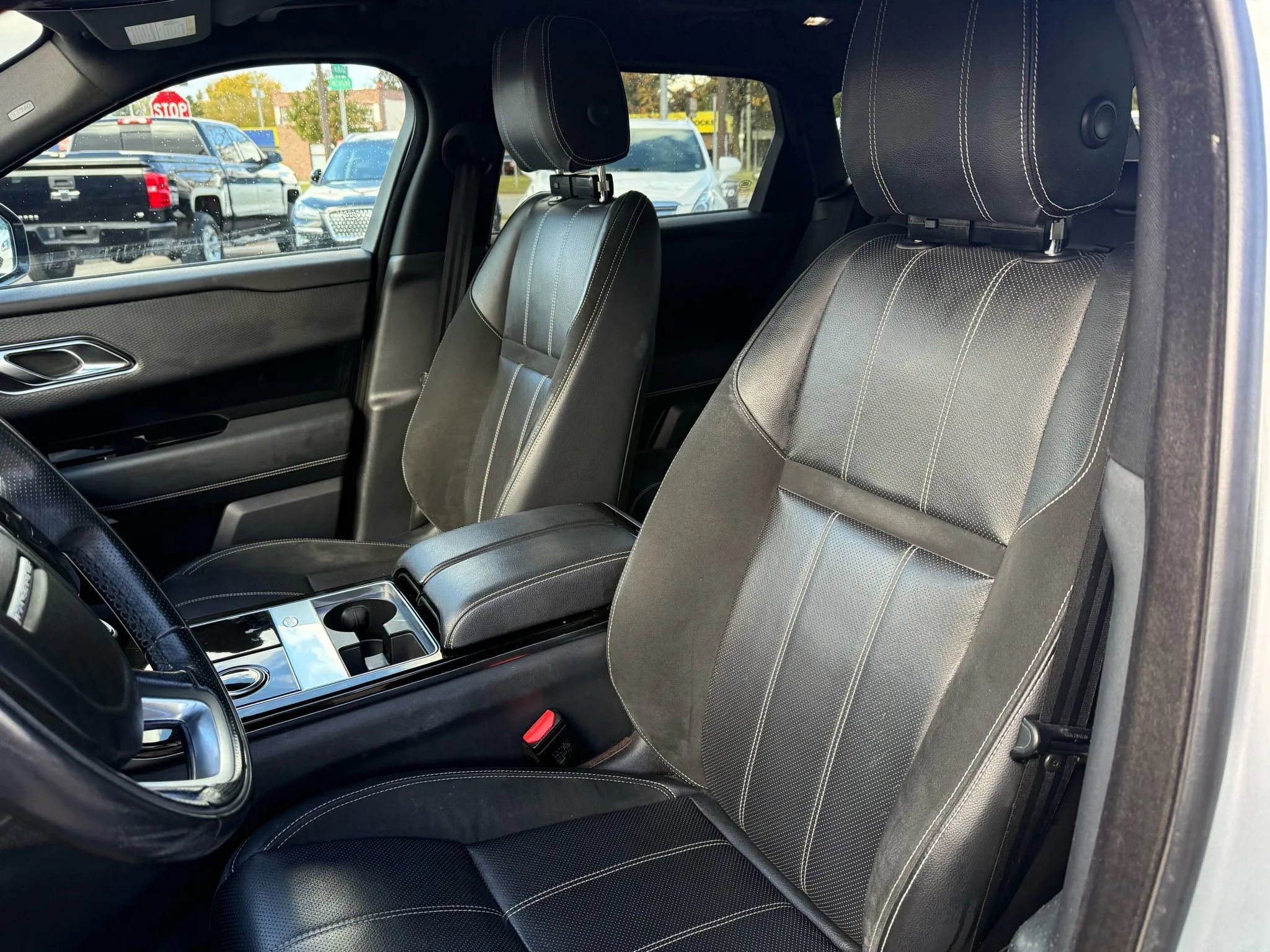 Used 2018 Land Rover Range Rover Velar R-Dynamic SE image 19