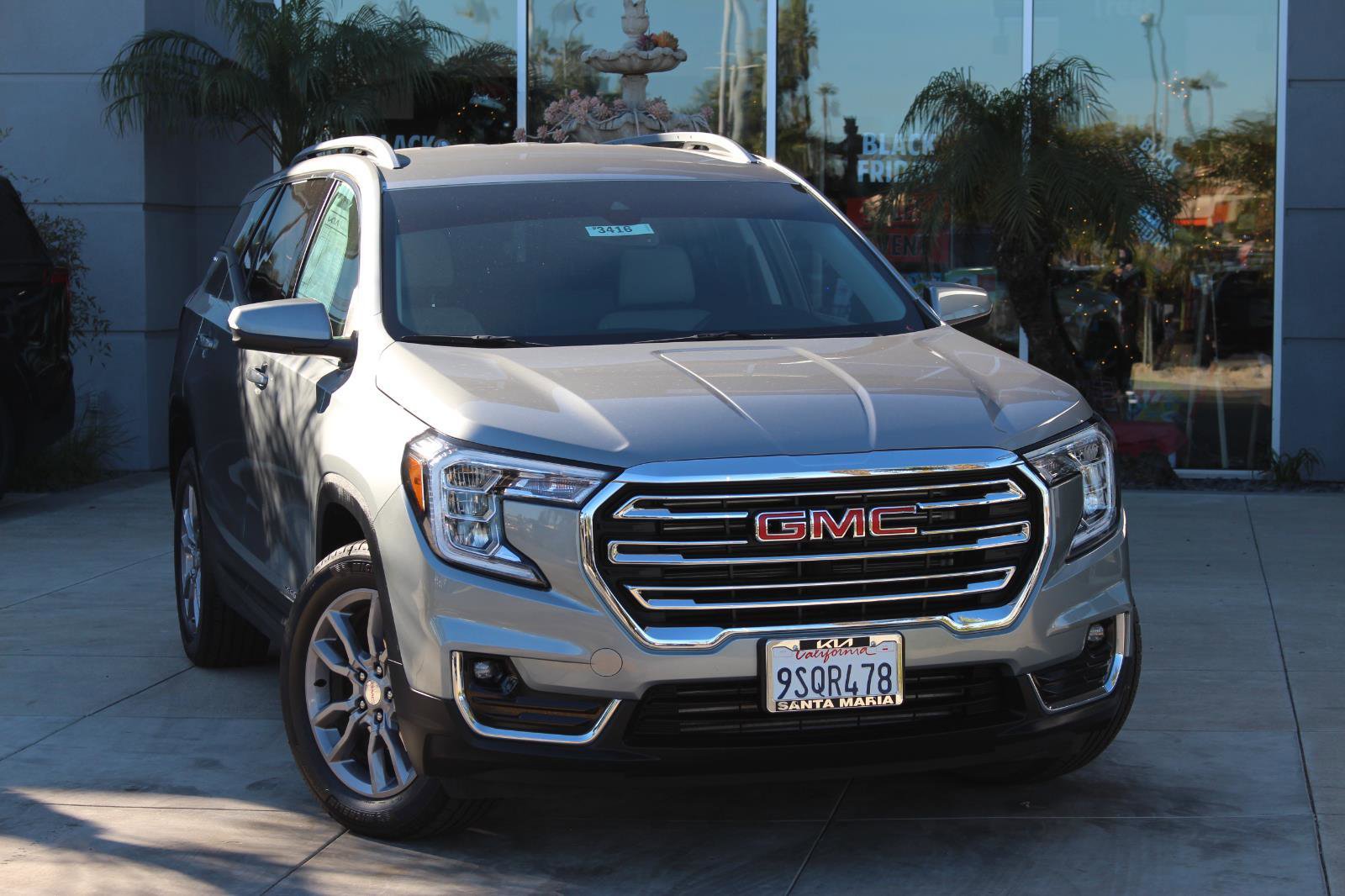 Used 2024 GMC Terrain SLT image 2
