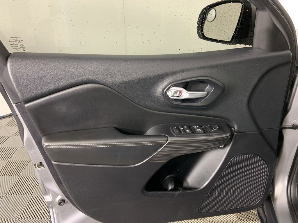 Used 2016 Jeep Cherokee Limited image 23