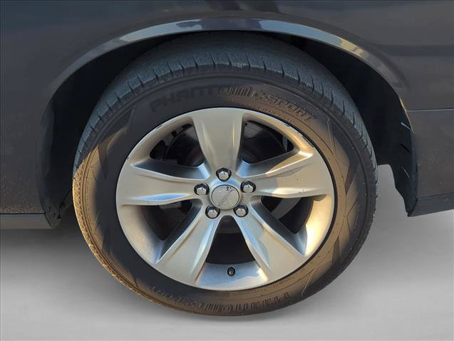 Used 2018 Dodge Challenger SXT RWD image 6