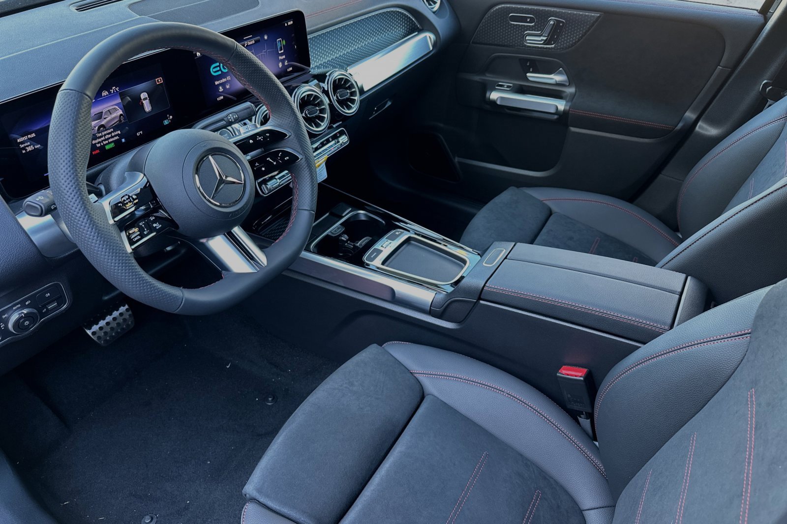 Used 2024 Mercedes-Benz EQB 300 4MATIC image 10