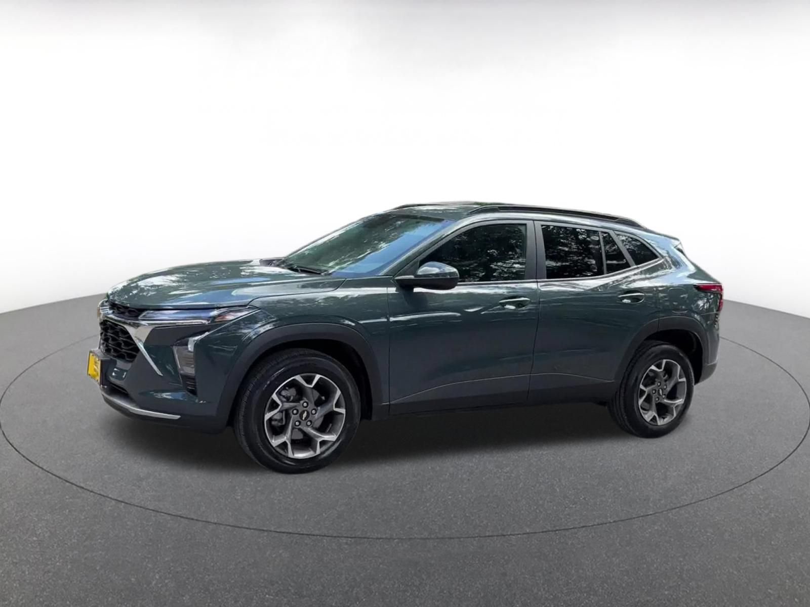 Used 2025 Chevrolet Trax LT FWD image 8