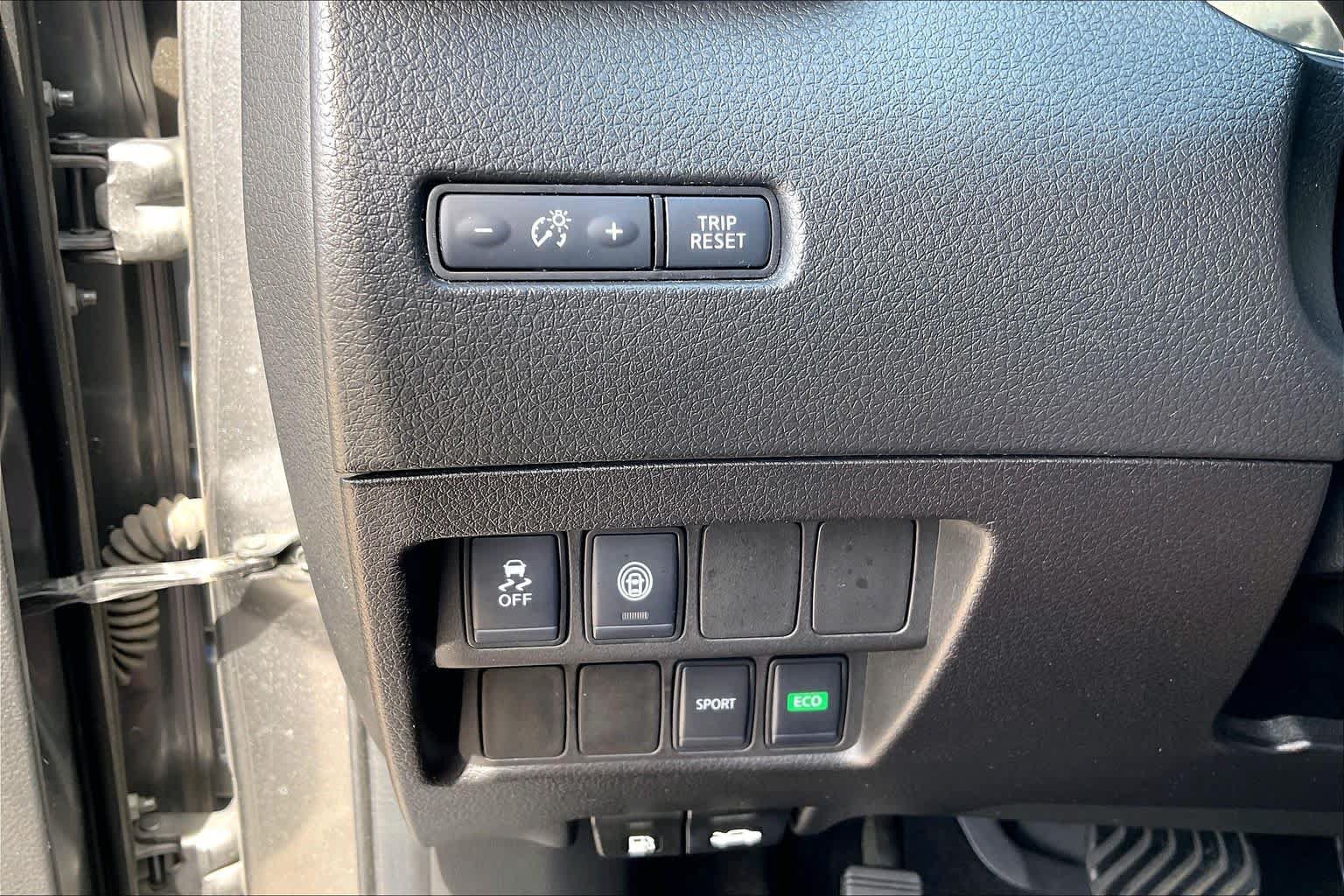 Used 2020 Nissan Rogue Sport SV FWD image 34