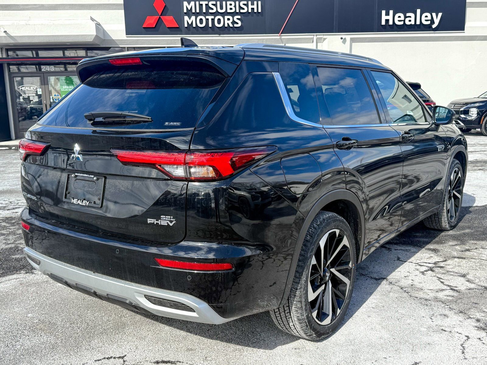 New 2025 Mitsubishi Outlander SEL image 7