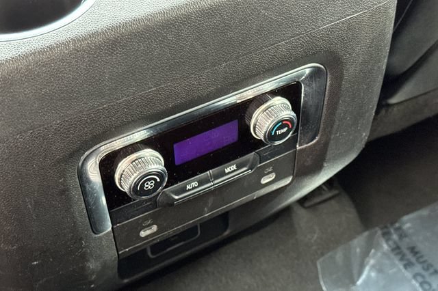 Used 2024 GMC Yukon XL SLT RWD image 44