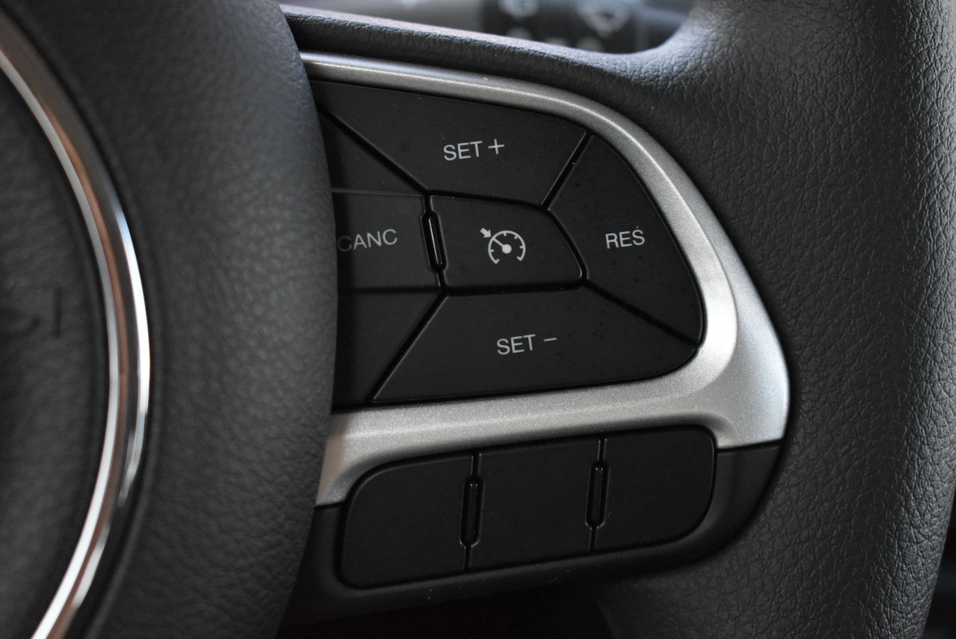 Used 2023 Jeep Renegade Latitude AWD/4WD image 19