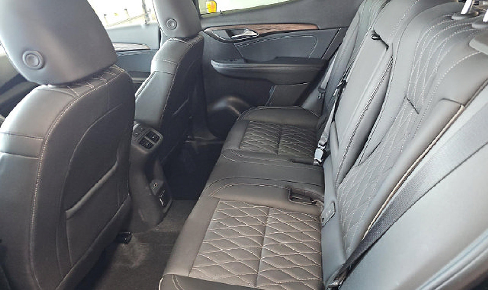 Used 2023 Buick Envision Avenir AWD/4WD image 19