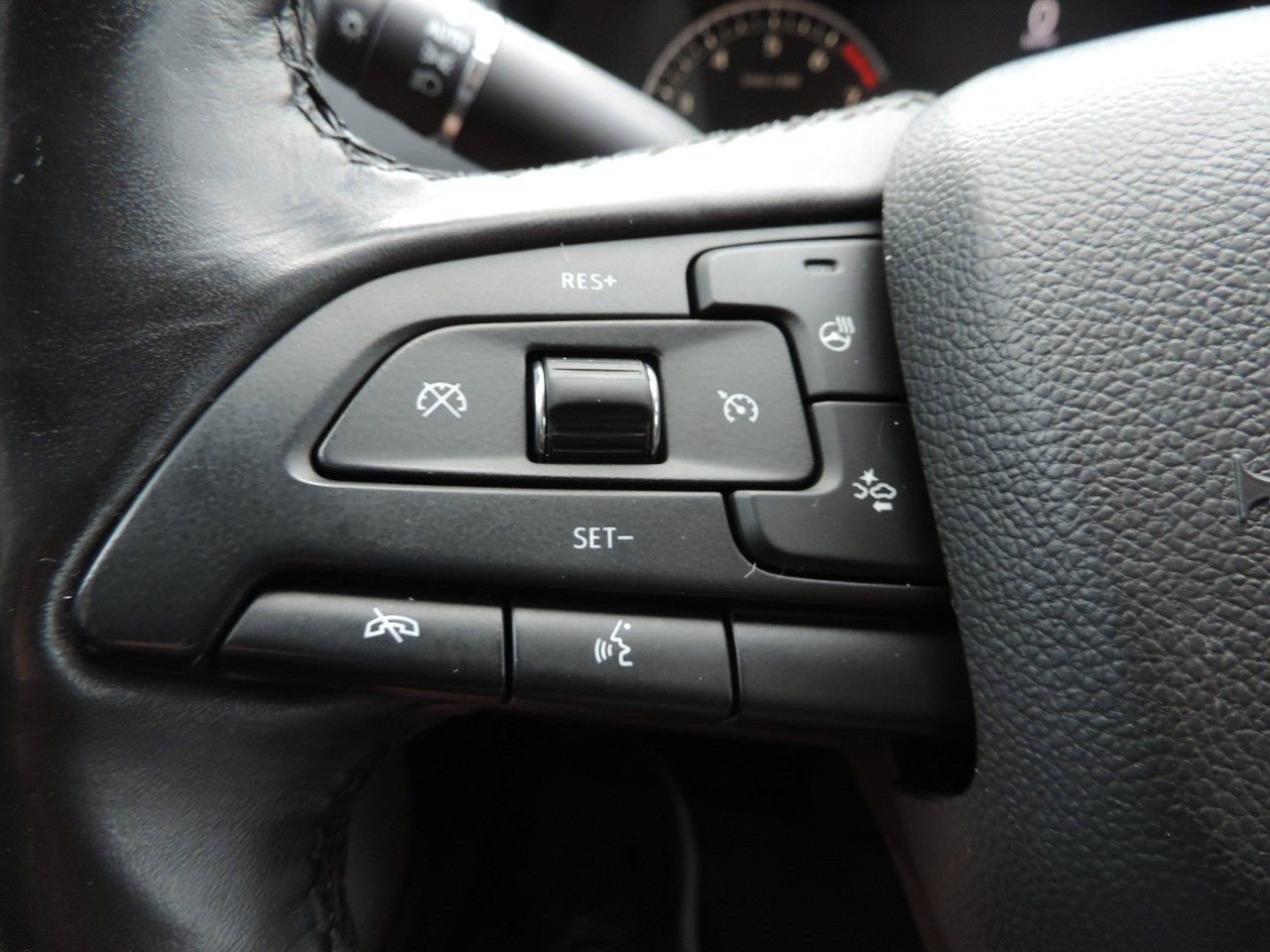 Used 2019 Cadillac XT4 Premium Luxury w/ Cold Weather Package FWD image 29