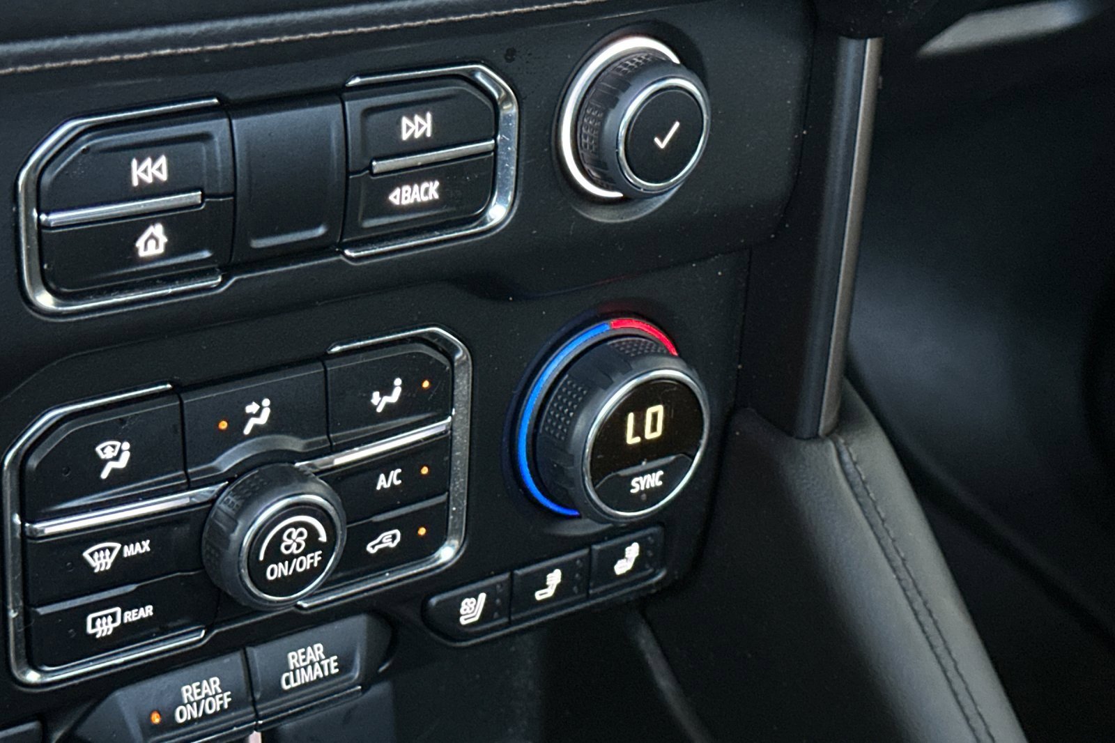 Used 2024 Chevrolet Tahoe High Country w/ Premium Package image 29