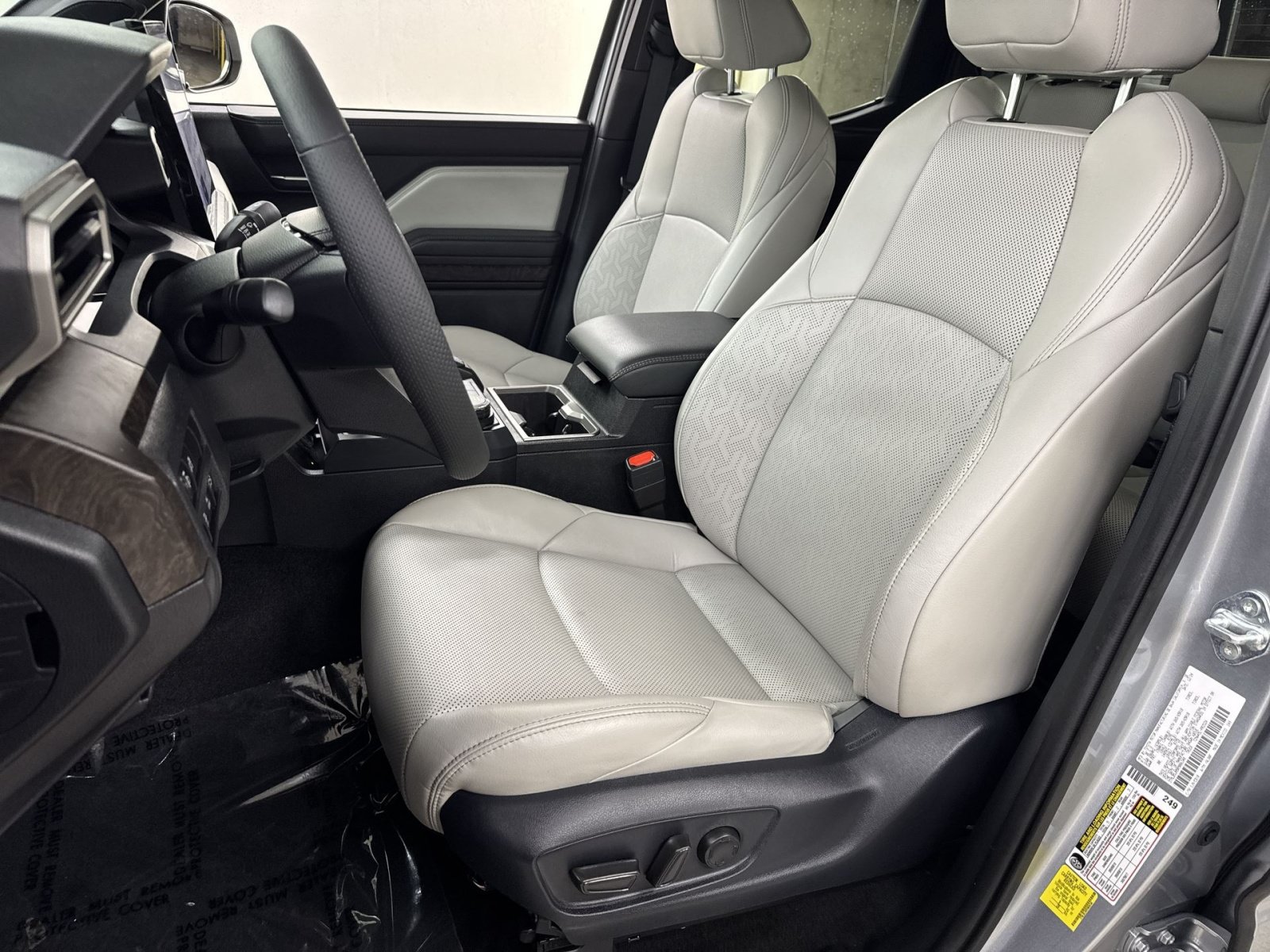 Used 2024 Toyota Tacoma Limited AWD/4WD image 25