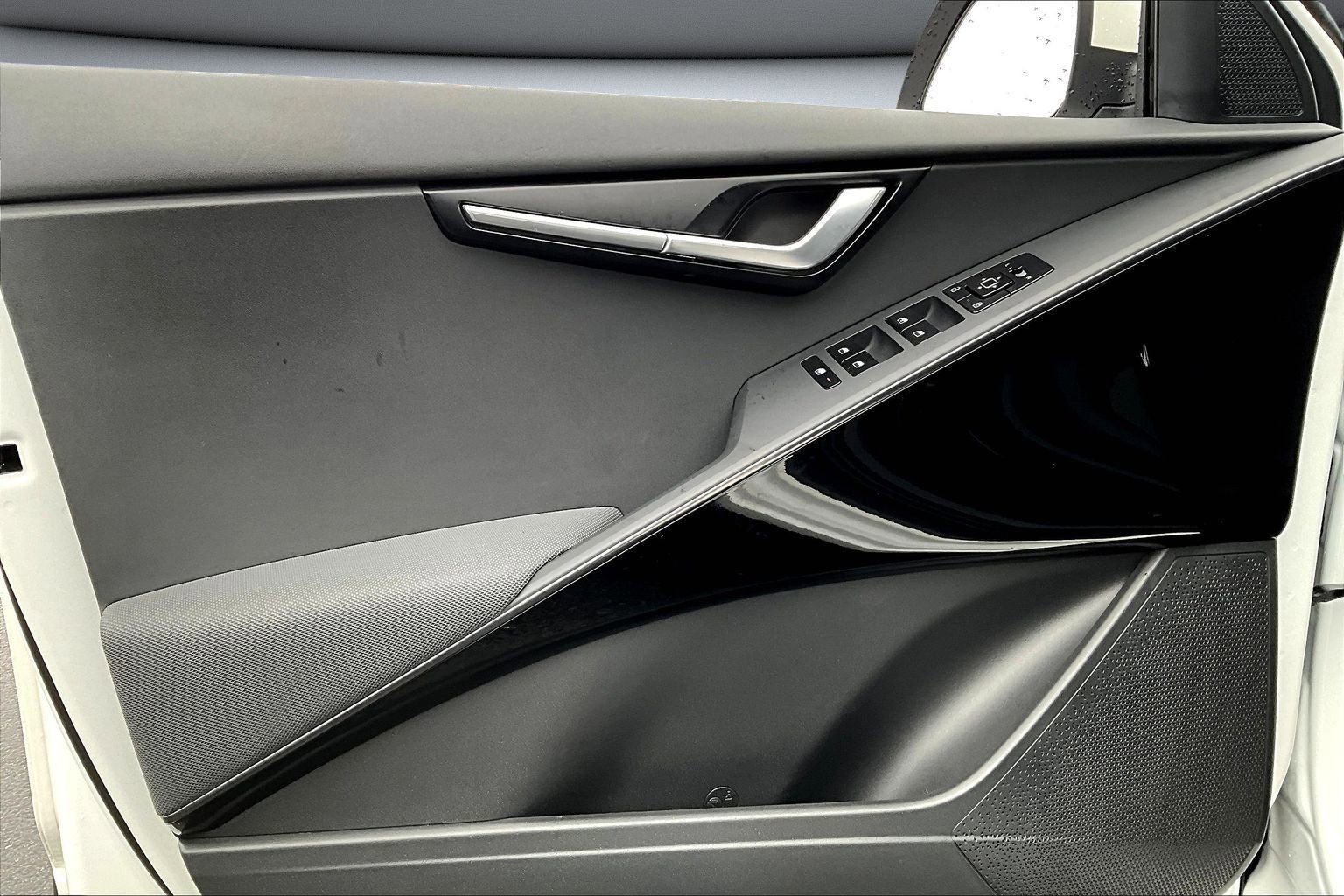 Used 2023 Kia Niro EX image 19