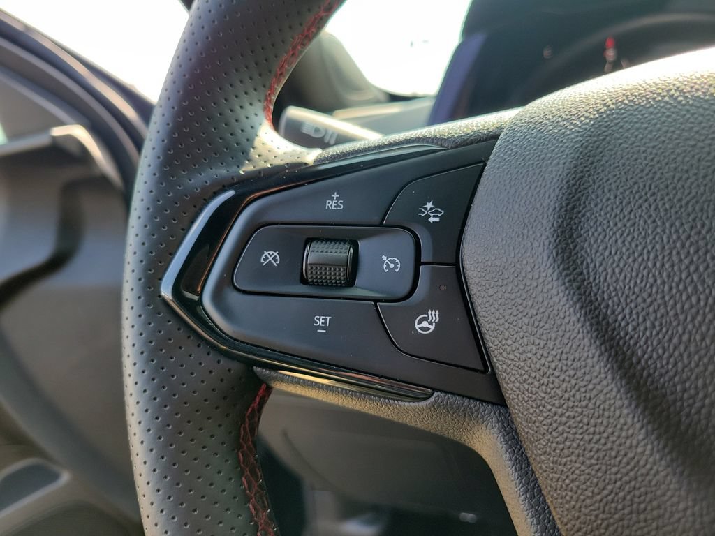 Used 2025 Chevrolet Trax RS w/ Sunroof Package FWD image 28