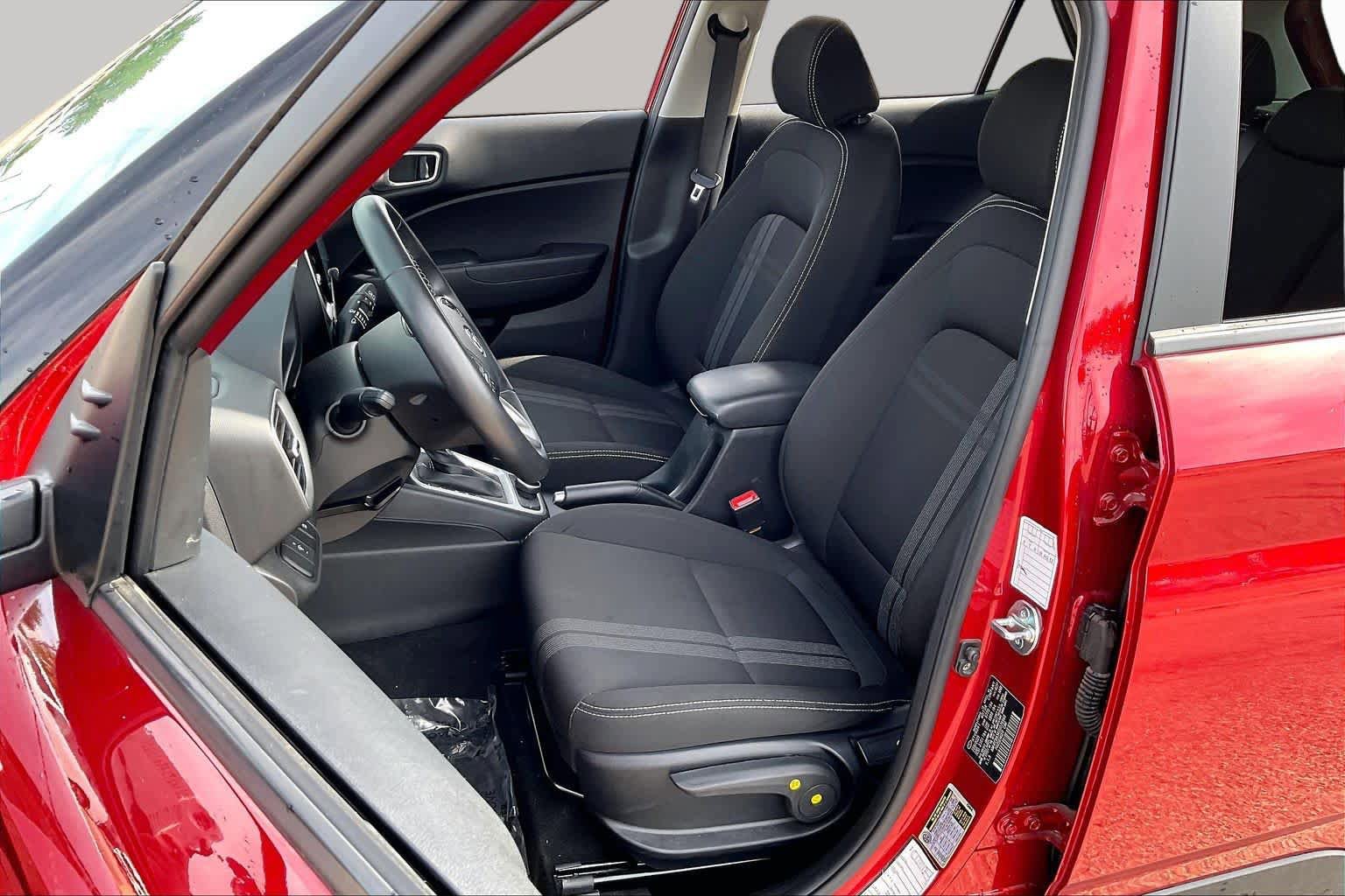 Used 2025 Hyundai Venue SEL FWD image 8