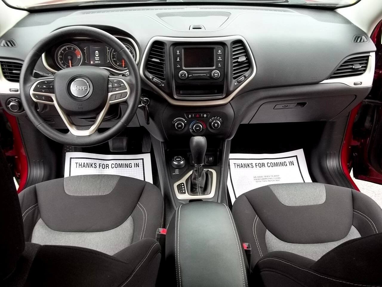 Used 2017 Jeep Cherokee Sport AWD/4WD image 16