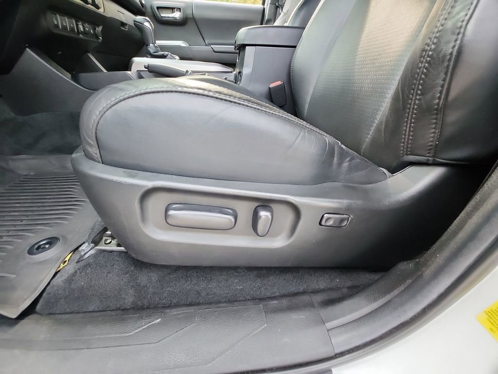Used 2023 Toyota Tacoma Limited image 39