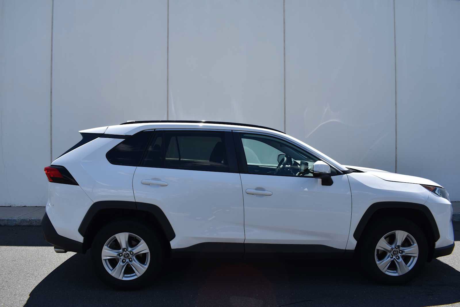 Used 2021 Toyota RAV4 XLE AWD/4WD image 7