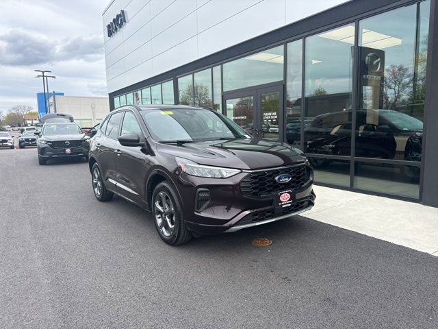 Used 2023 Ford Escape ST-Line w/ Tech Pack #1 AWD/4WD image 1